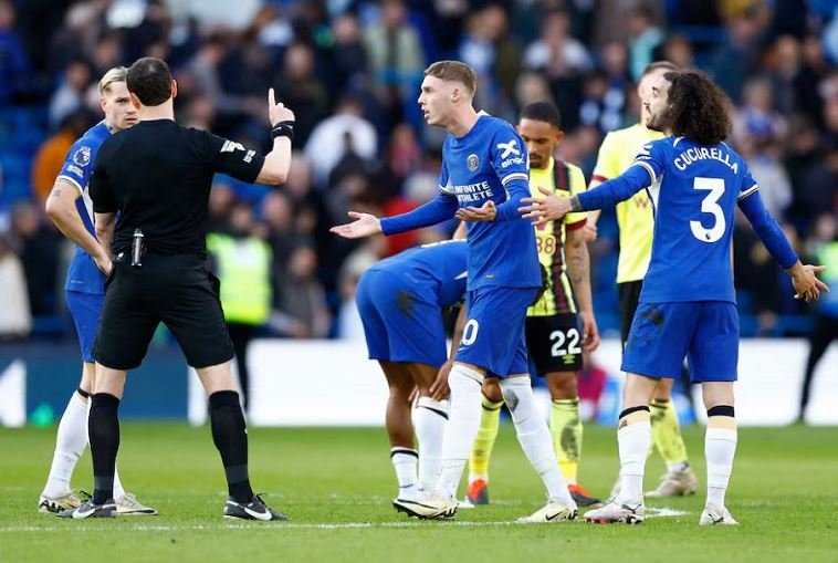Chelsea players protest to referee Darren England in the 2-2 draw against Burnley at Stamford Bridge