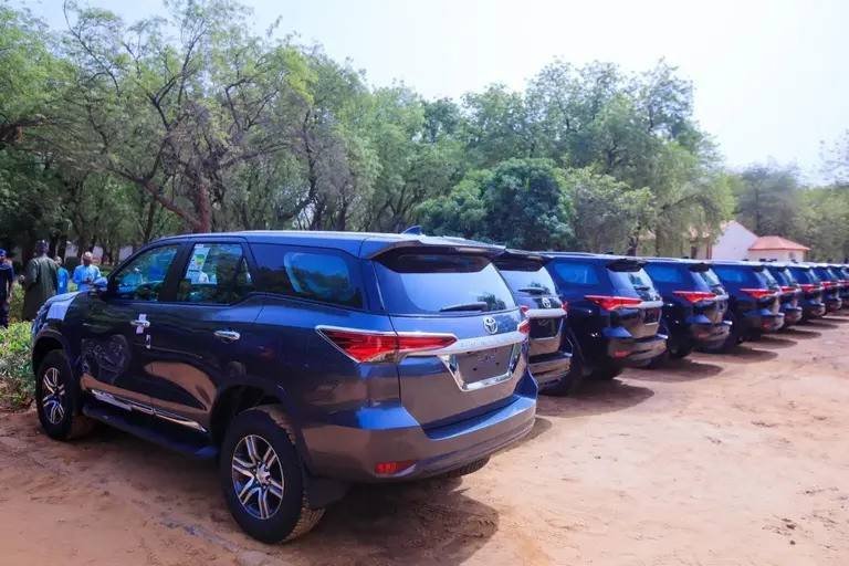 Kebbi state governor Nasir Idris has gifted Toyota SUVs to members of the State House of Assembly.