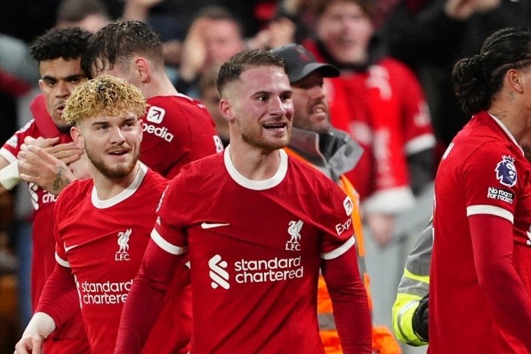 Alexis Mac Allister helps Liverpool return to the top of the Premier League