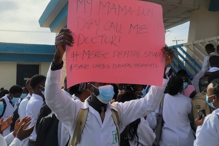 UNIJOS dental students protest over delayed accreditation, lecturer shortage