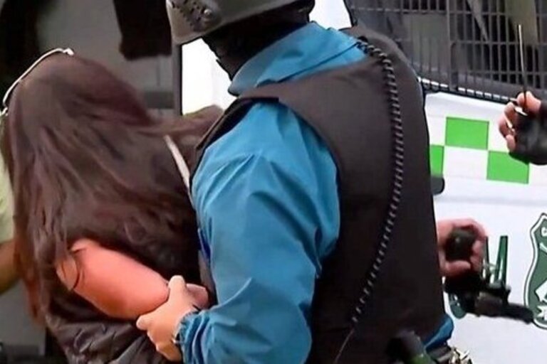 Woman opens fire after stealing guard's gun