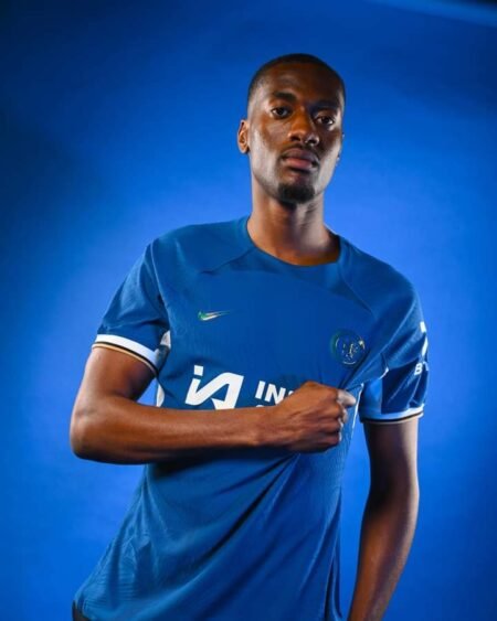 Chelsea signs Adarabioyo from Fulham on free transfer