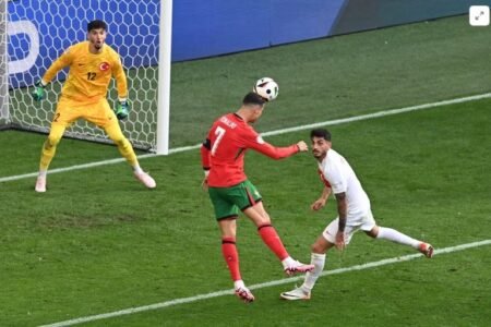 Portugal cruise past Turkey to reach last 16