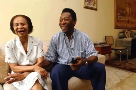 Pele enjoying a good laugh with his mother Arantes