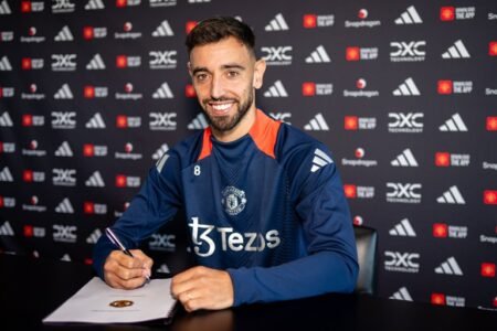 Bruno Fernandes has signed a contract that will keep him at Manchester United until 2027