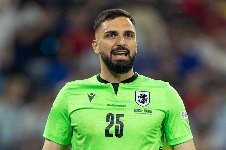 Giorgi Mamardashvili will return to Valencia after signing for Liverpool