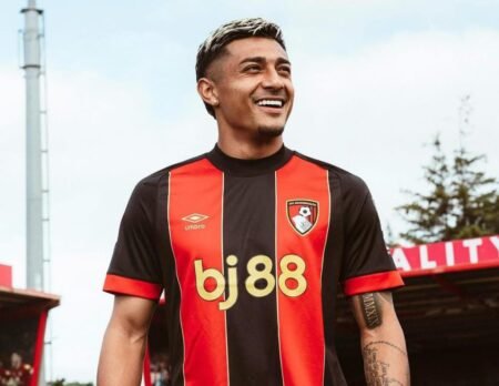 Bournemouth sign Julian Araujo from Barcelona for £8.5m