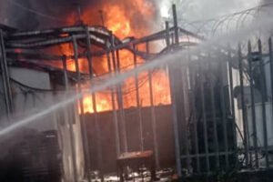 Fire razes one-storey building in Lagos