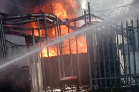 Fire razes one-storey building in Lagos