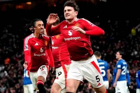 10-man Manchester United edge oast Ipswich in Premier League thriller