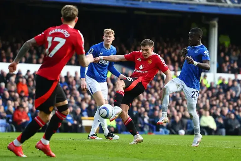 Man United comeback denies Everton in dramatic draw