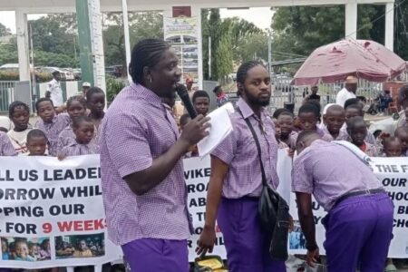 VeryDarkMan protests teachers' strike at Wike's doorstep