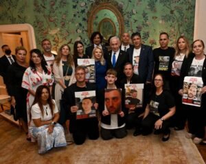 Netanyahu, wife meets hostage families in Washington, vows relentless efforts