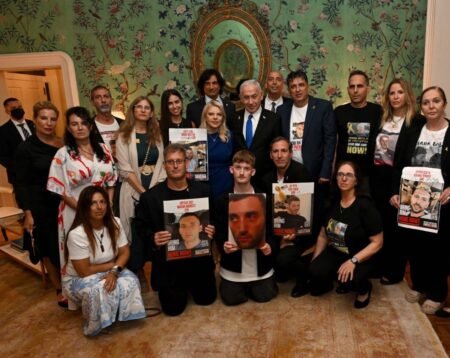 Netanyahu, wife meets hostage families in Washington, vows relentless efforts