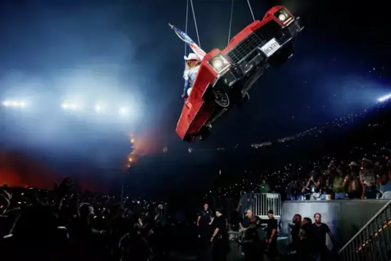 Beyonce’s flying car malfunctions mid-air during houston concert