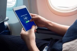 FG bans airplane mode, directs passengers to switch off phones during take-off