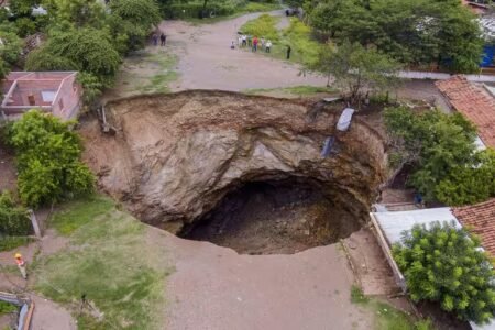 Norway sinkhole swallows motorway and railway, killing one