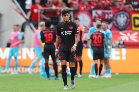 Arsenal sign Hincapie on loan from Leverkusen with £45m buy option