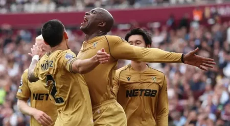 Crystal Palace beat West Ham to pile pressure on Potter