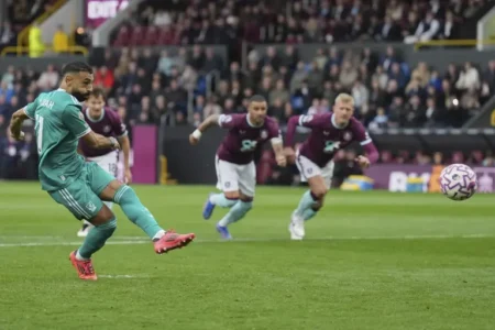 Salah’s stoppage-time penalty seals Liverpool win at Burnley